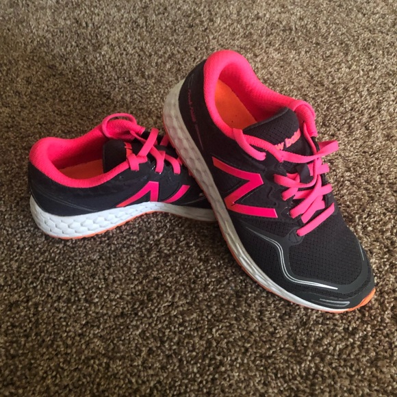 Women’s New Balance Shoes - Picture 1 of 4